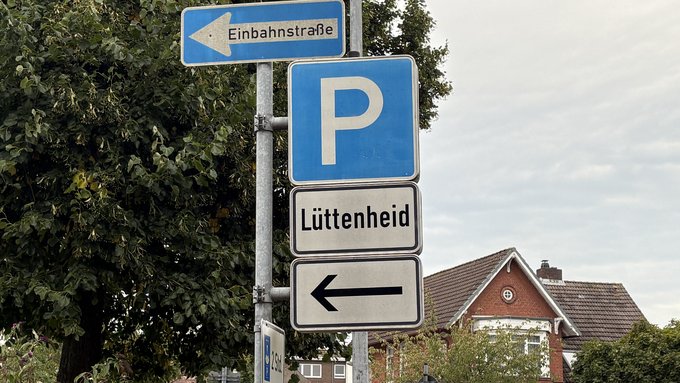 Foto eines Hinweisschildes vom Parkplatz Lüttenheid