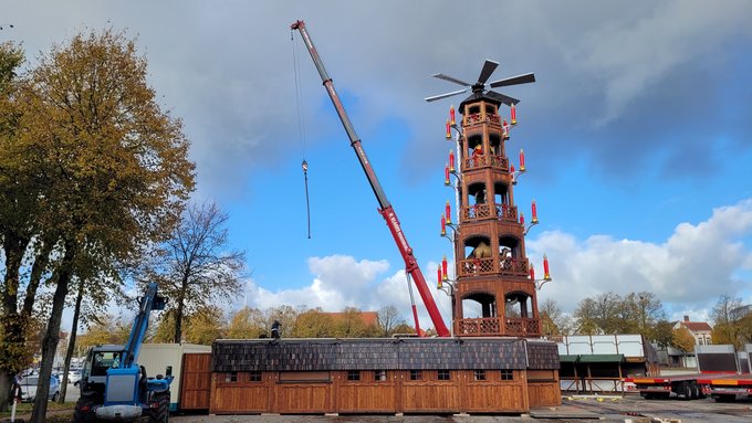 Foto der Weihnachtspyramide auf dem Marktplatz.