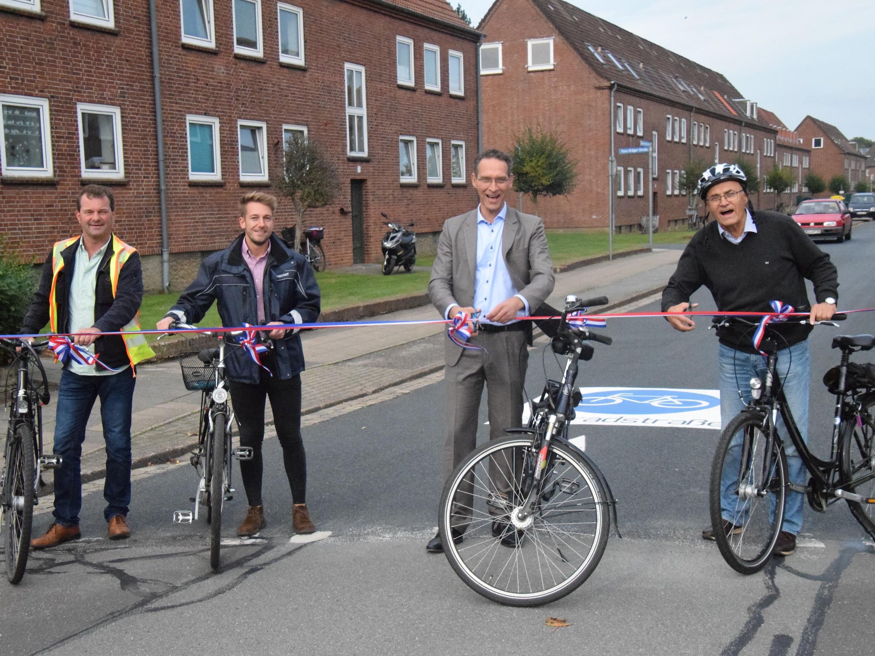 Foto der Einweihung der Fahrradstraße